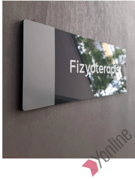 Gri Kenarlı Fizyoterapist Kapı İsimliği