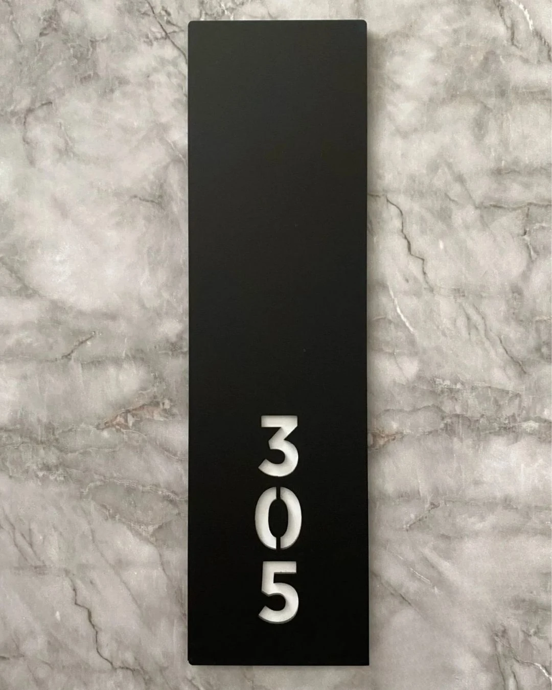 Mat Siyah Dikey Otel Kapı Numarası