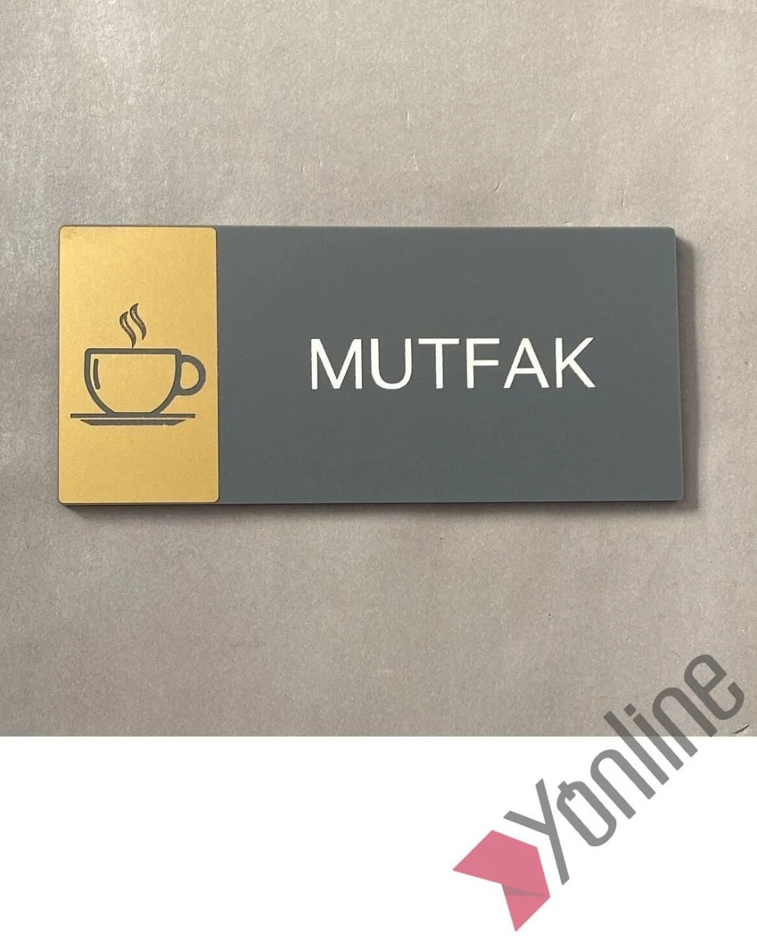 Altın Detaylı Mat Mutfak Kapı İsimliği