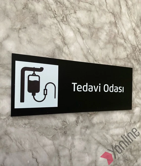 Tedavi Odası Siyah Kapı İsimliği