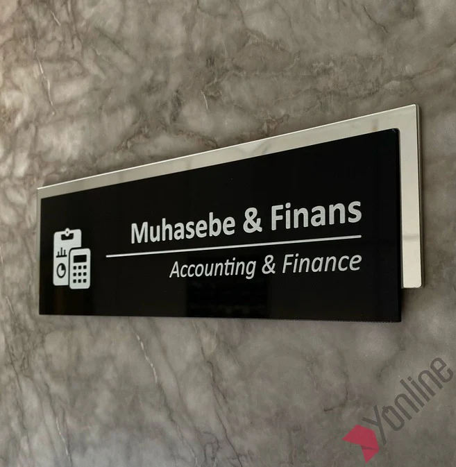Gümüş Aynalı Siyah Muhasebe & Finans Kapı